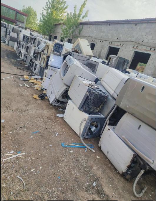 儿媳将8.8万元藏在旧洗衣机内，10月29日上午被公公当废品30元卖给小贩，民警