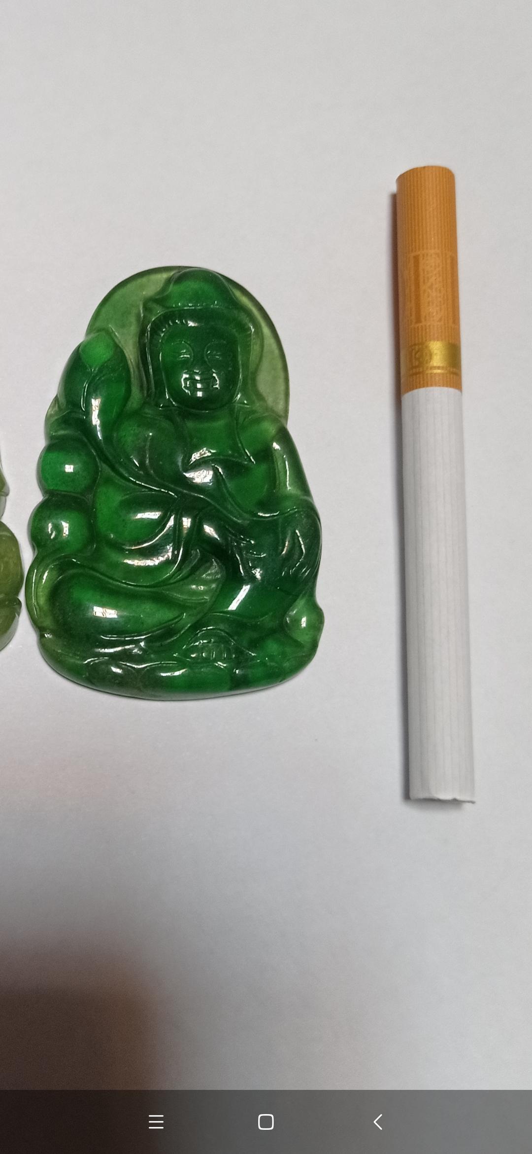 老坑玻璃种VS高冰帝王绿
翡翠界的传奇，价值之王的碰撞。老坑玻璃种，透明度极高，