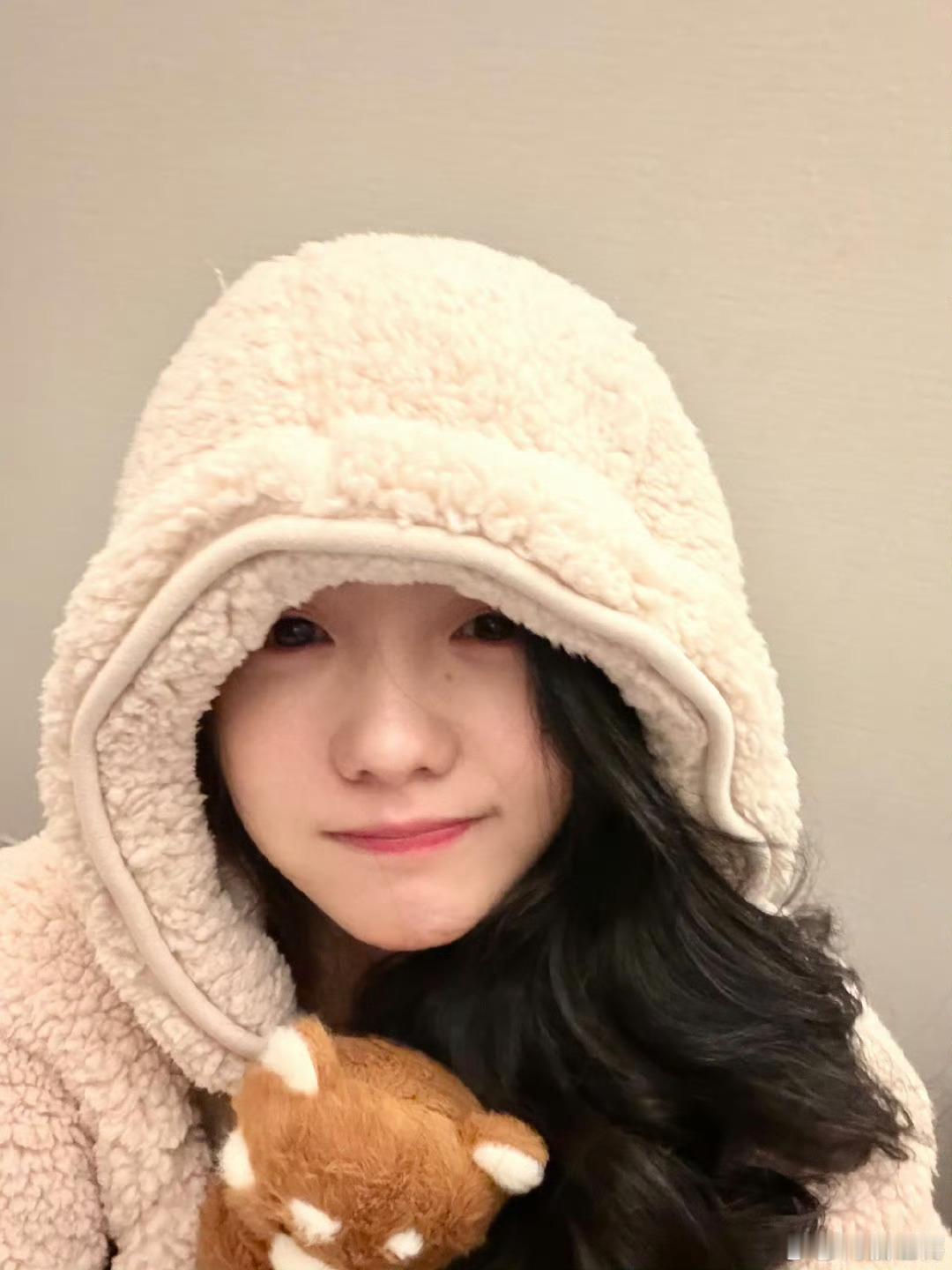 抓到一只发自拍的咪🐈怎么这么可爱啊饱饱~ 多发点自拍 爱看💕!!! ​​​