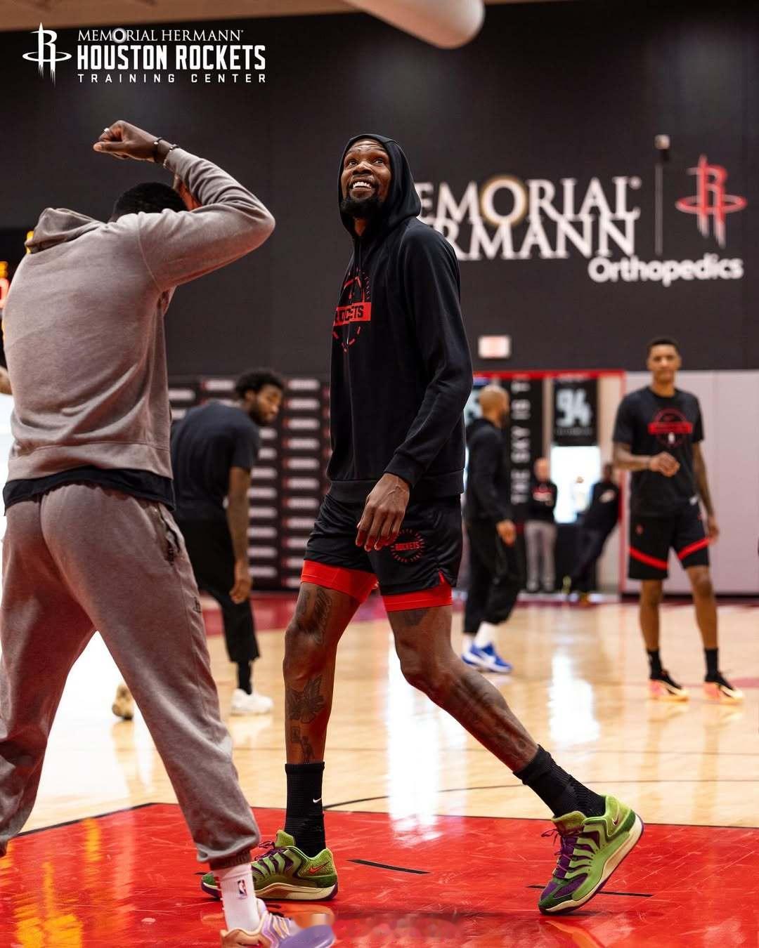 早前的备战训练独行侠vs火箭休斯顿火箭NBA吐槽大会 ​​​