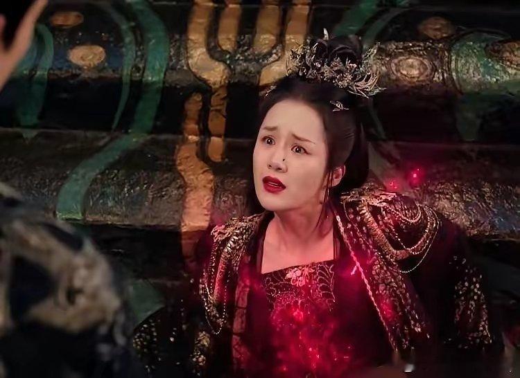 《白日提灯》这部剧，迪丽热巴一个人拿走4000万片酬。她身边的男主陈飞宇，为了洗