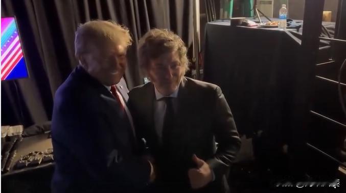惺惺相惜相互拥抱，两个极右分子会给世界带来什么？据目前初步统计一半以上的选票，特