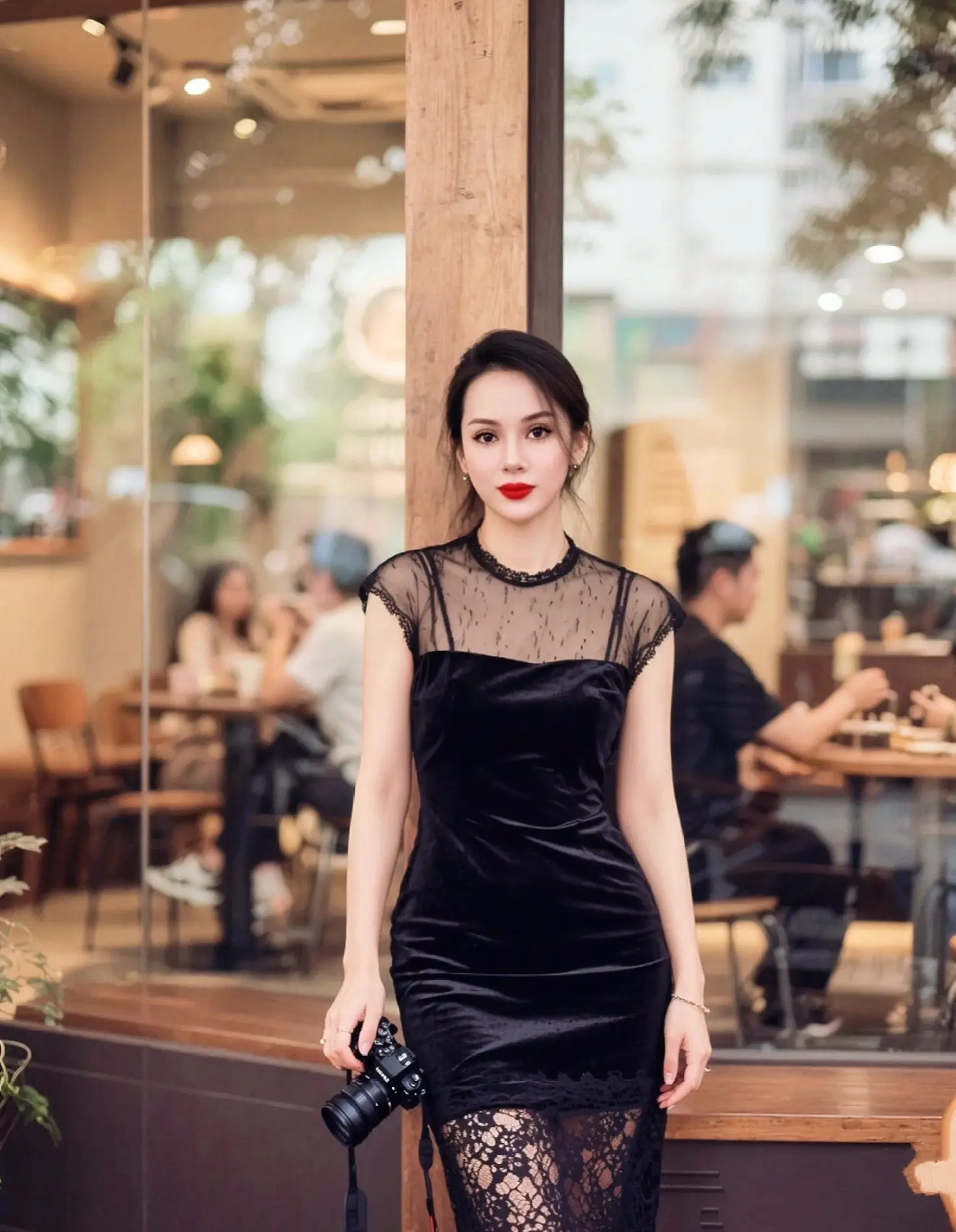 我永远明媚，只要我愿意，我可以有千万种样子。