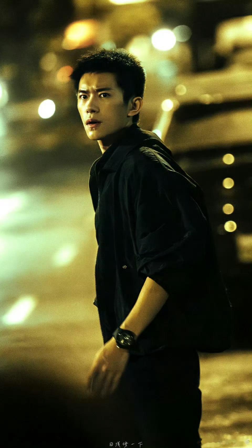 易烊千玺杨幂对手戏惊蛰无声定档春节，预告里杨幂易烊千玺过肩摔对手戏好精彩，期待正