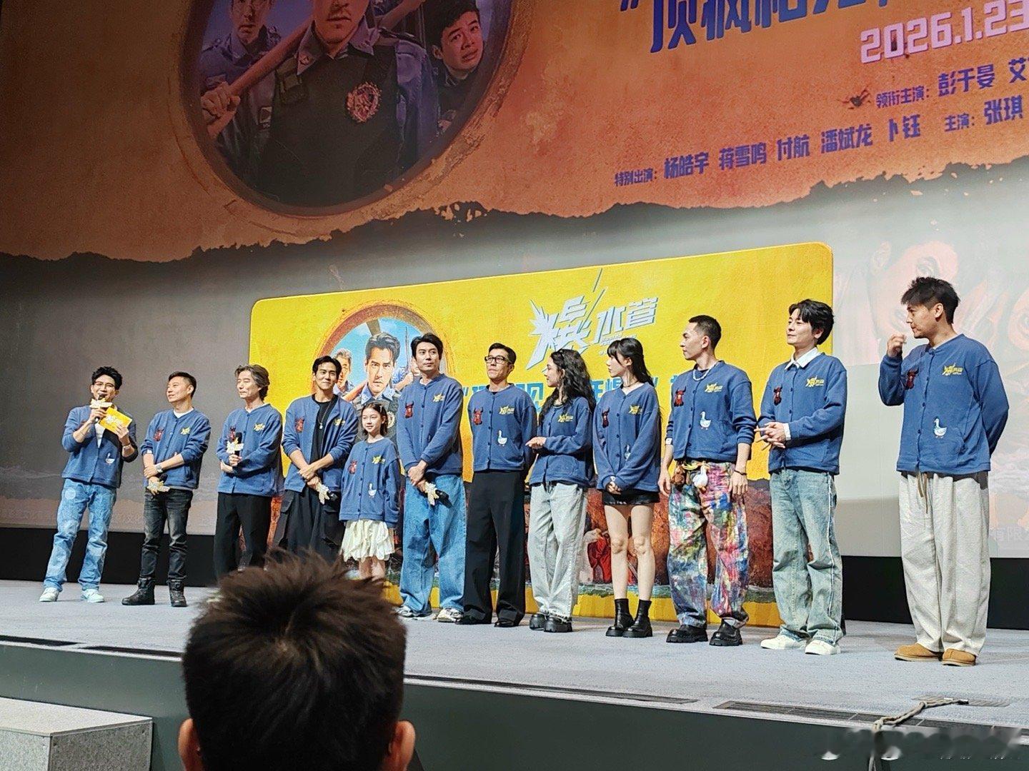 电影爆水管 逻辑成立的胡闹有多上头！警察盗墓贼警局地下狭路相逢，水管挖爆名场面笑