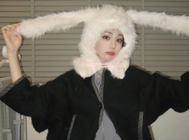 去年今月15号 迪丽热巴宝宝发的萌萌照组合起来是个爱心 迪丽热巴你好浪漫