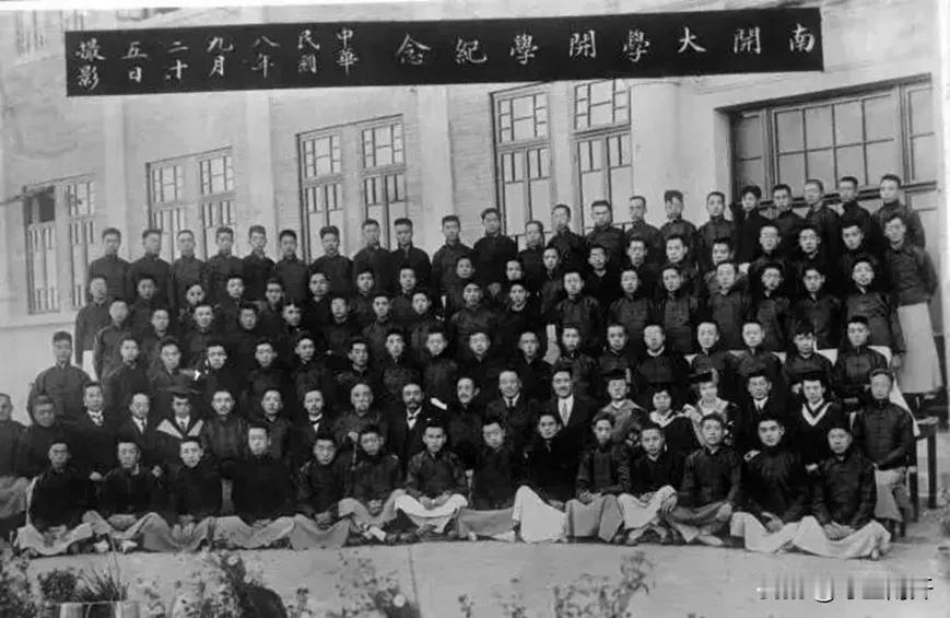 今天3月5日，是周恩来总理诞辰127周年纪念日。图片为1919年9月周恩来学长在