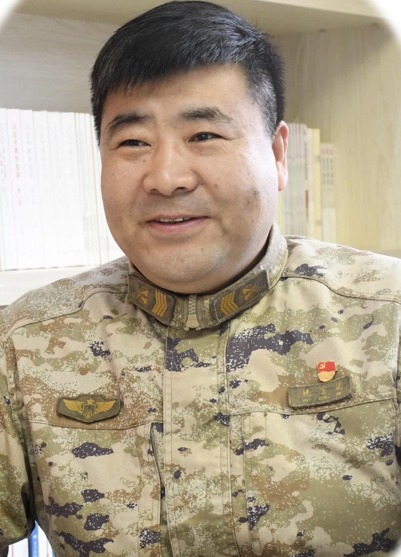 守护空天的“活字典”空军某部雷达技师

一级军士长姚宏斌

荣获全军优秀士官人才