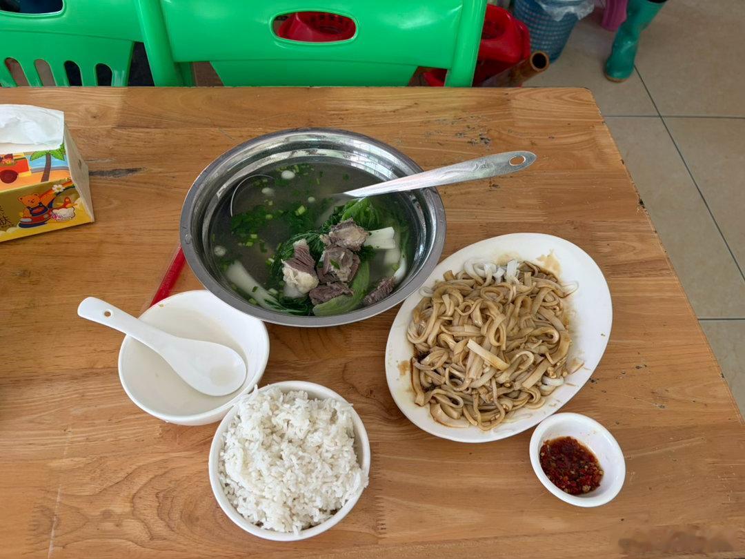 中午吃牛杂 