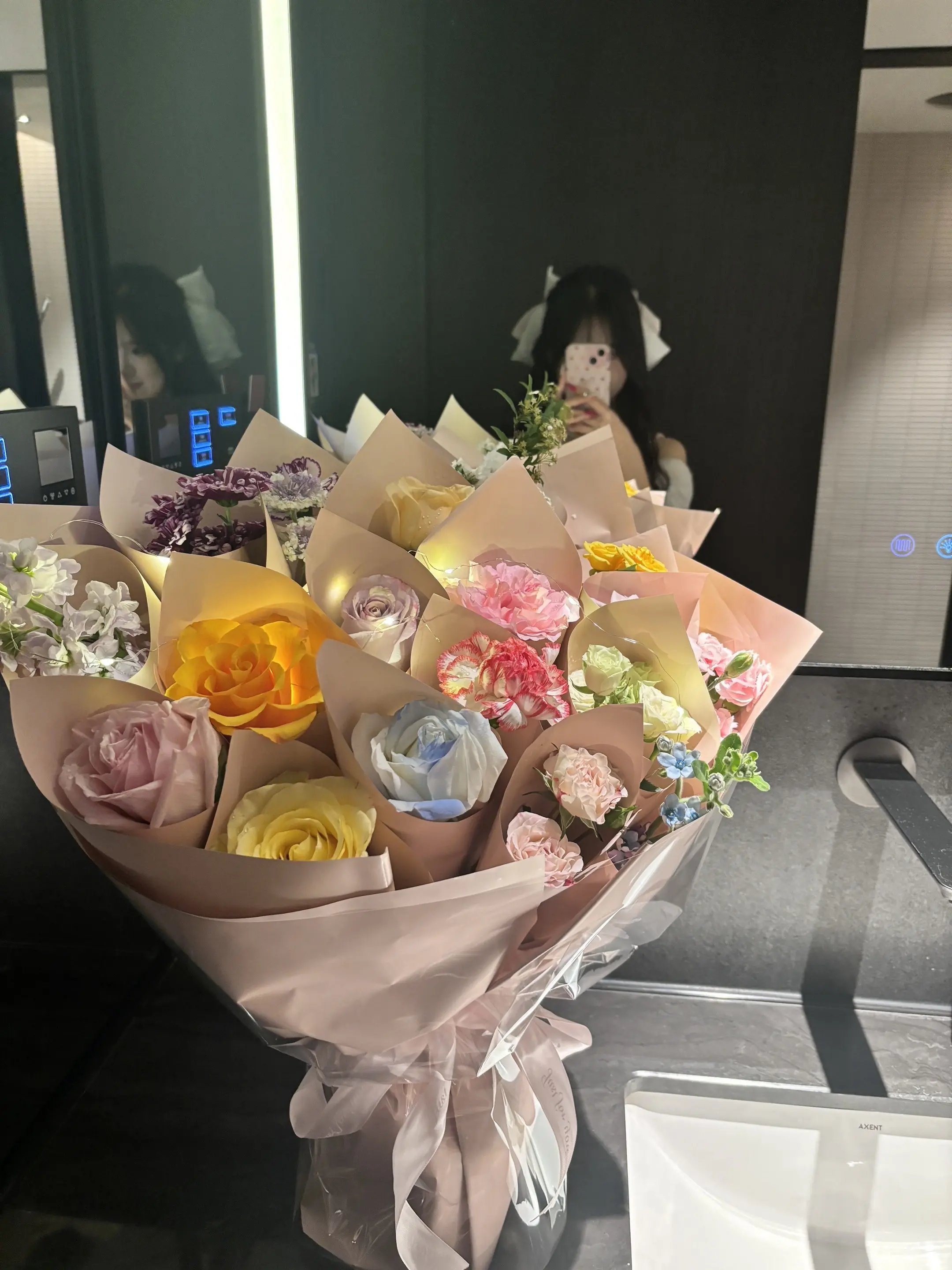 我说我不喜欢花是因为 我不想看到美丽的花在我眼前枯萎，并不是真的不喜欢花
