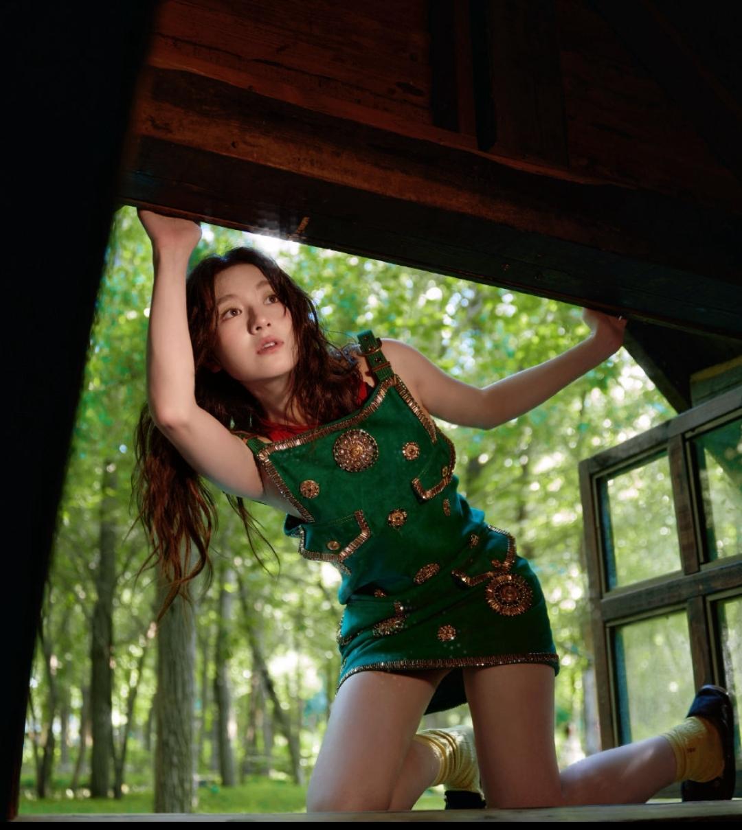 女明星李兰迪26岁生日写真，照片拍得特别清纯、靓丽，给人的感觉好像18岁一样。