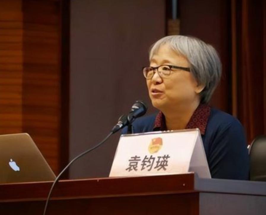 1977年上海“高考状元”袁钧瑛，公派留美拒不回国，可是她在美国深耕40年后，却