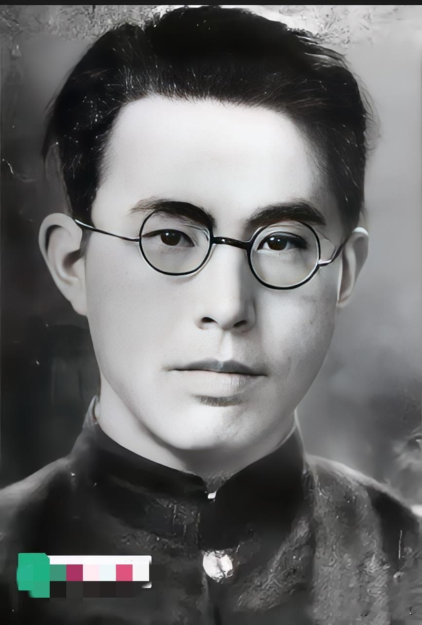 1942年，地下党郑文道求死不成，被日军安置在医院，一名护士每次给他换药，都会多