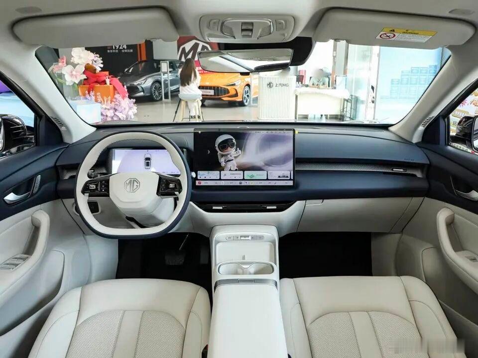 5月27日，名爵MG4X正式上市，官方指导价9.98万元起，共推出4款车型，定位