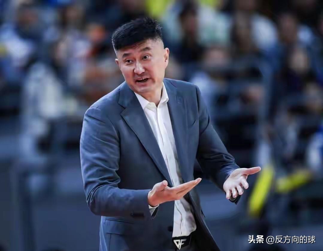 没了杜锋当主帅，广东男篮不再受裁判待见了？
今天晚上，新赛季CBA第一轮比赛，广