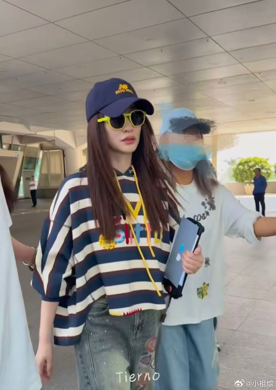 李小冉官宣离婚后首现身李小冉官宣离婚后首现身！李小冉官宣离婚后首露面 ​​​