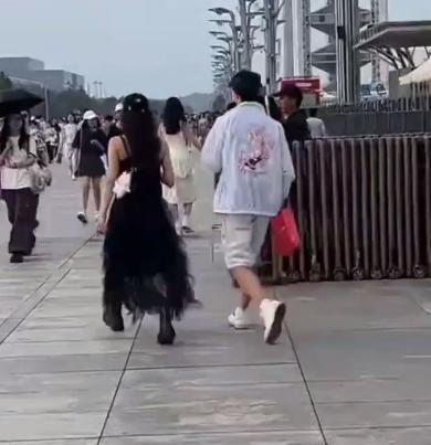 FM1108频道报道，龙队离开赛场回归生活，林俊杰演唱会吸引体育明星。马龙夫妇低