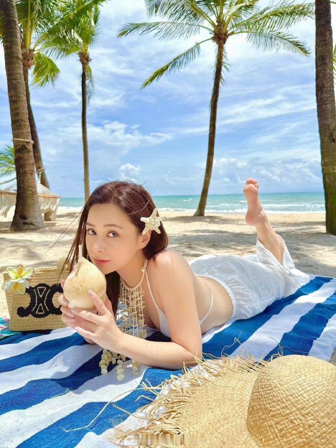 阿娇胖过没丑过  阿娇居然瘦了十斤 刷到阿娇最新活动抓拍直接惊艳，很难相信她悄悄