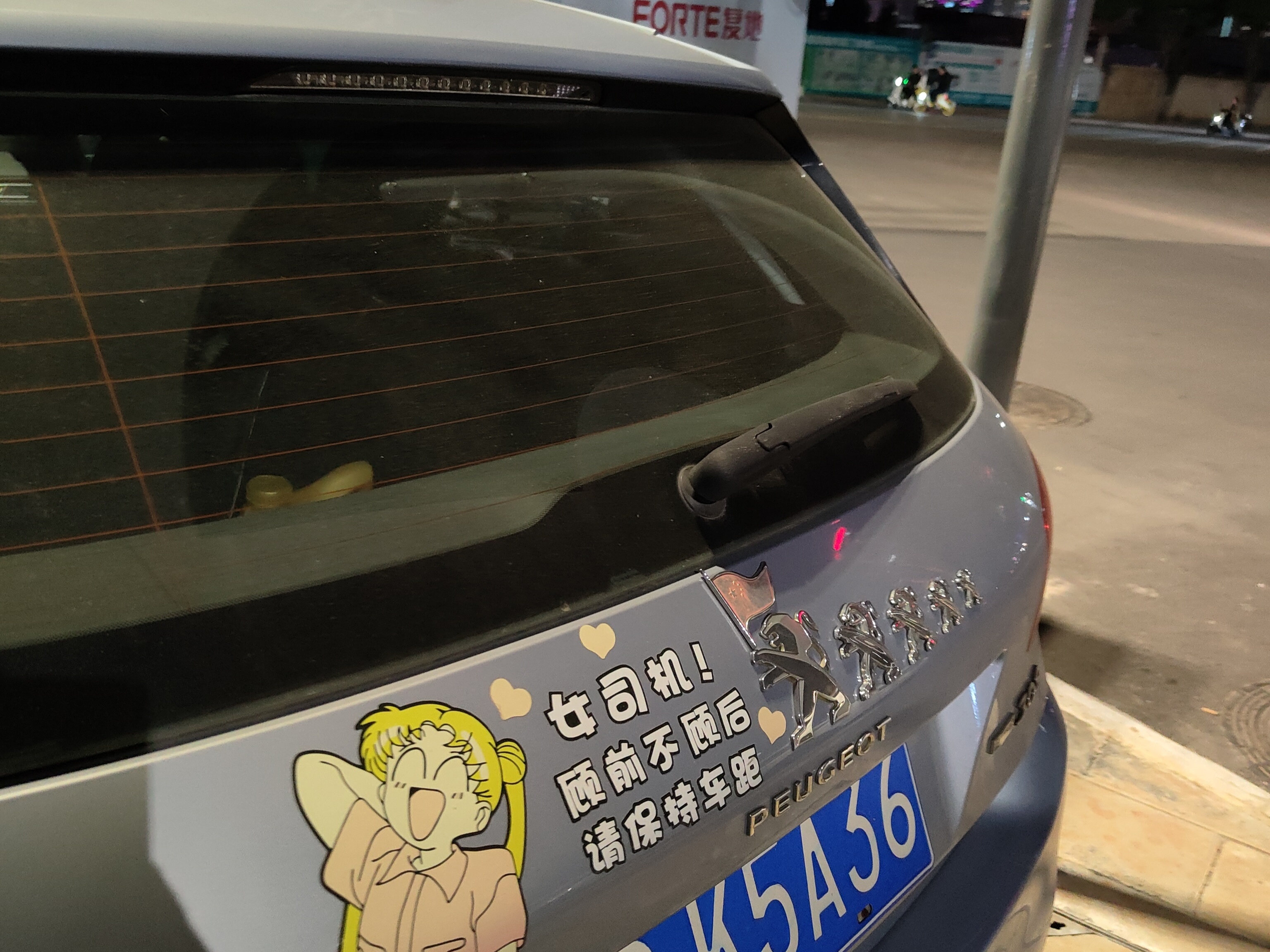 要不怎么说法系车主懂车，连女司机都这么厉害[赞][doge] ​​​