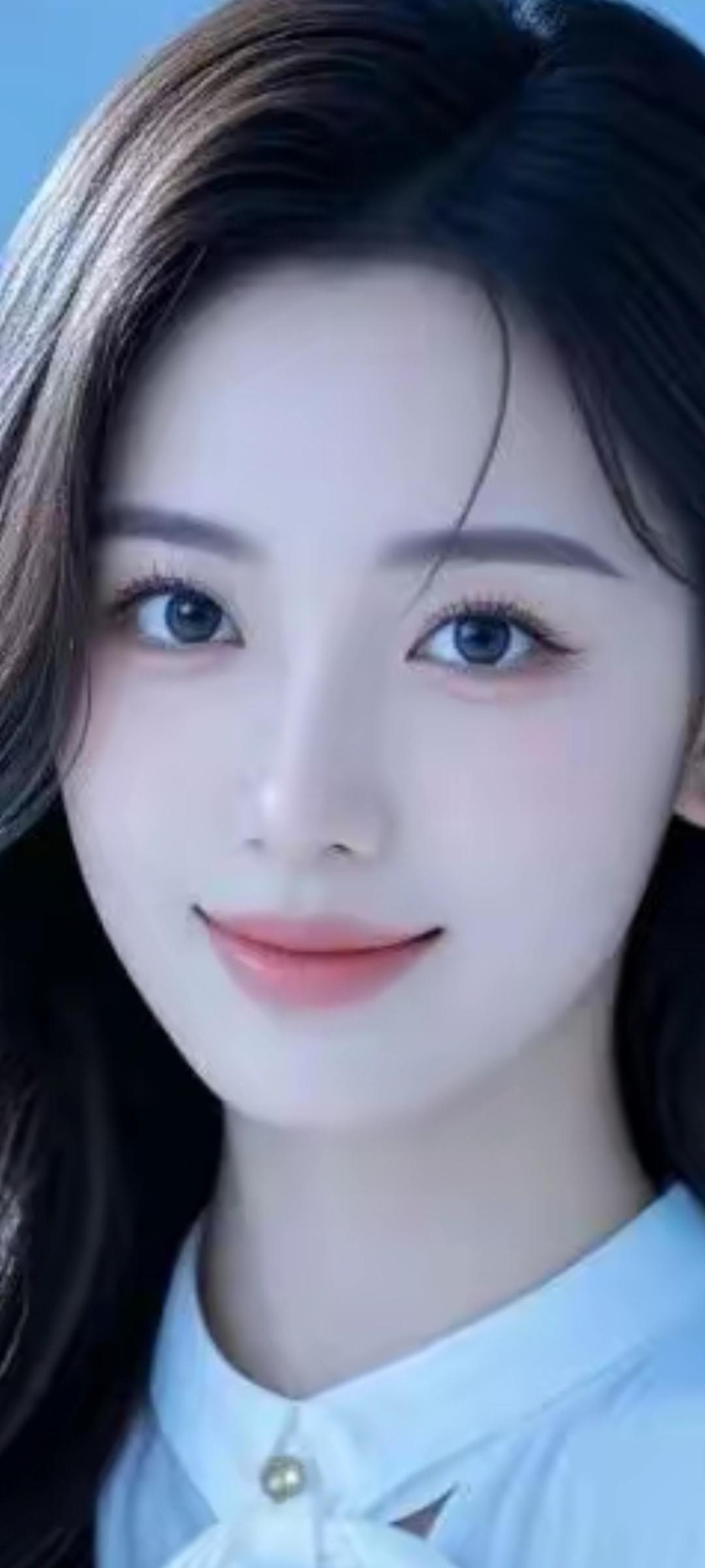 温柔甜美的少女，清新自然的微笑，散发着青春的气息。