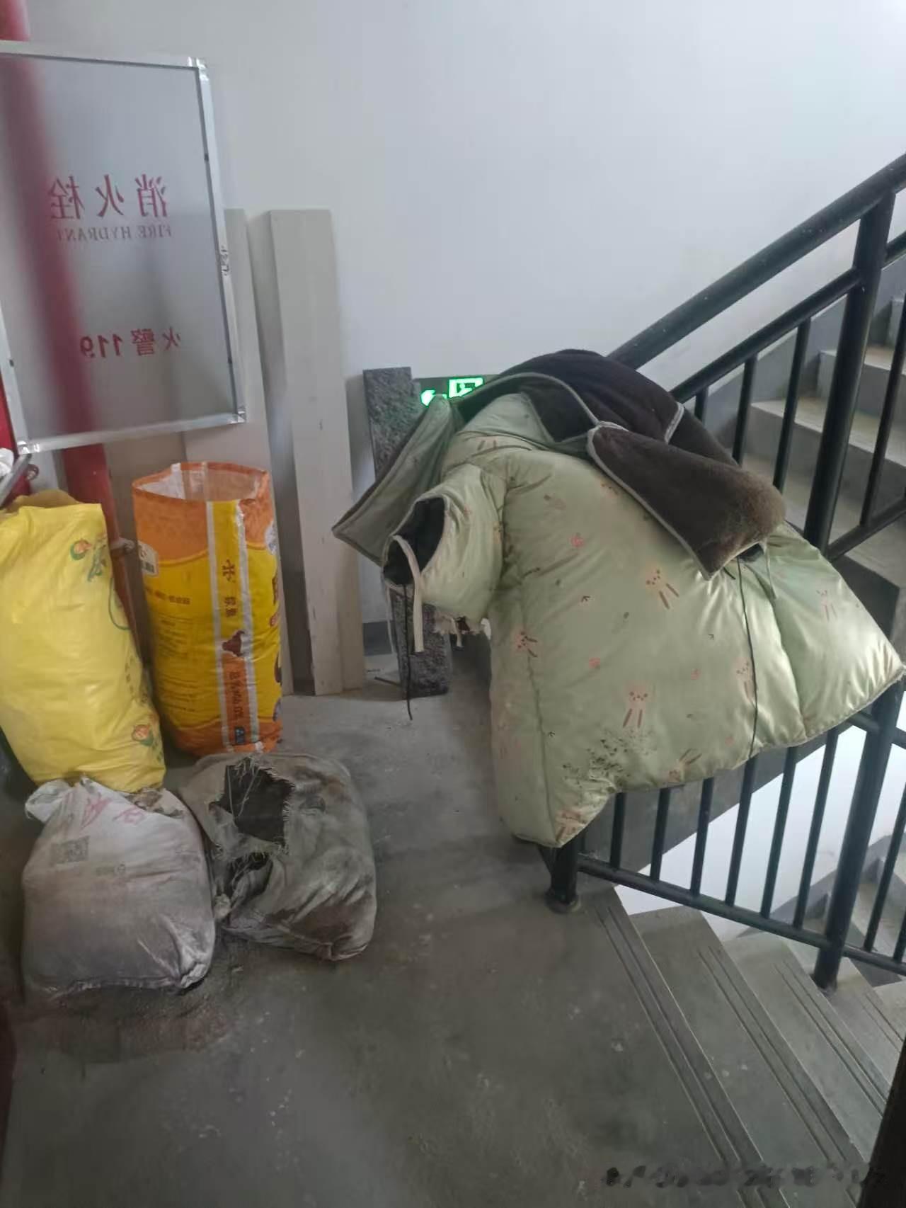 今天是金碧物业走后的第253天，大明物业的第161天。

@经理 今天礼拜六也能