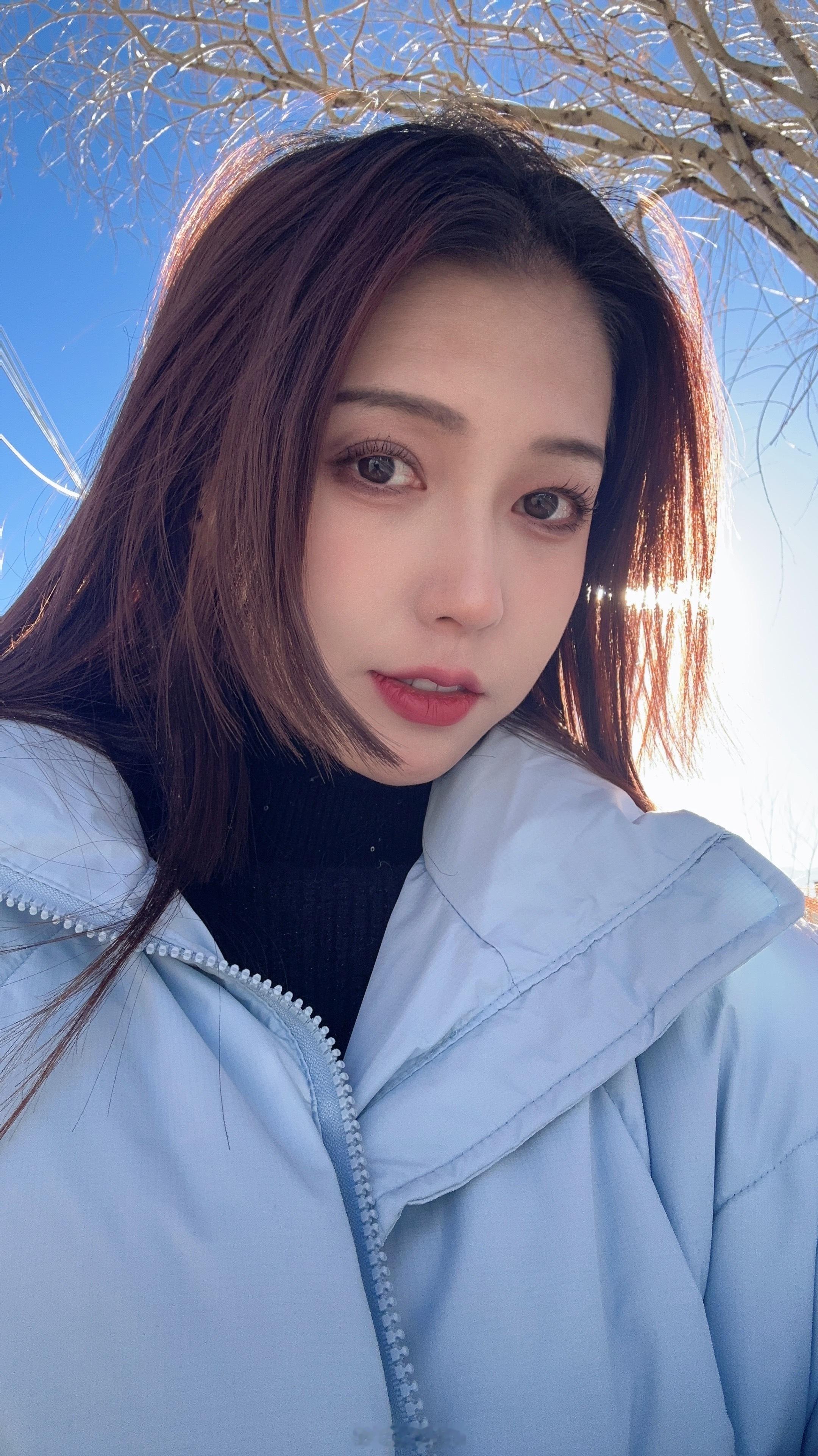 这里海拔三千多，昨晚有点高原反应，四点才睡着[泪]早起喝个鸽子汤椒麻鸡准备出发去