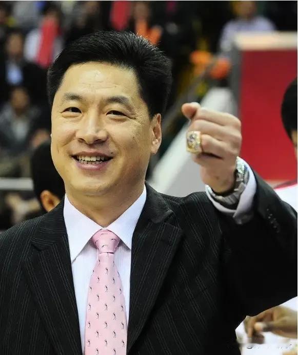 不论广东球迷承认不承认，CBA联赛那个广东王朝时代，反正离不开辽宁元素的贡献。李