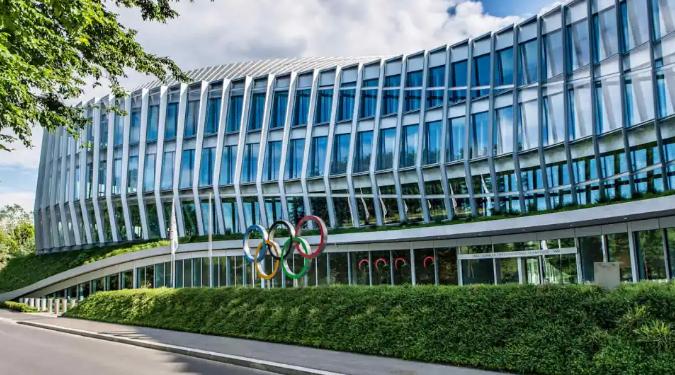 国际奥委会最终还是不得不向特朗普妥协了，国际奥委会26日发布公告：奥运会或国际奥