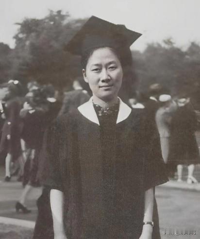 1948年的秋天，清华才女赵萝蕤，终于在芝加哥大学通过了自己的博士论文。

只待