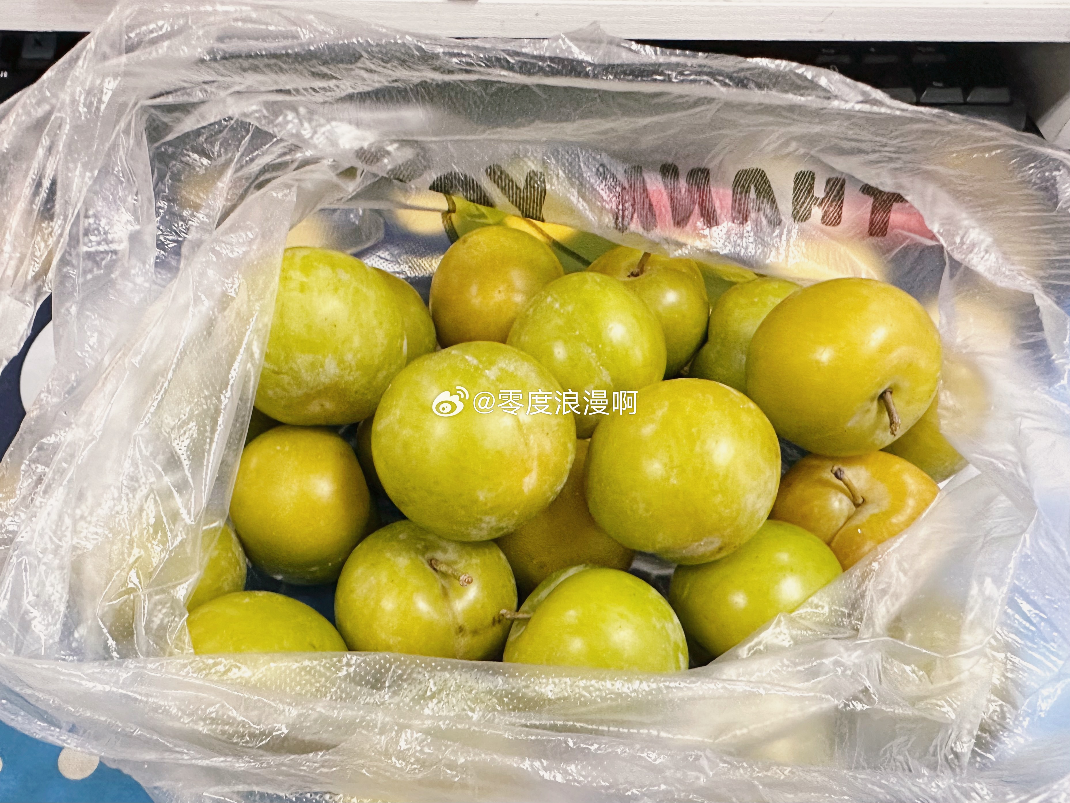 燃烧的陀螺仪  萧山萝卜干好吃😋还买了貴州的李子，超甜