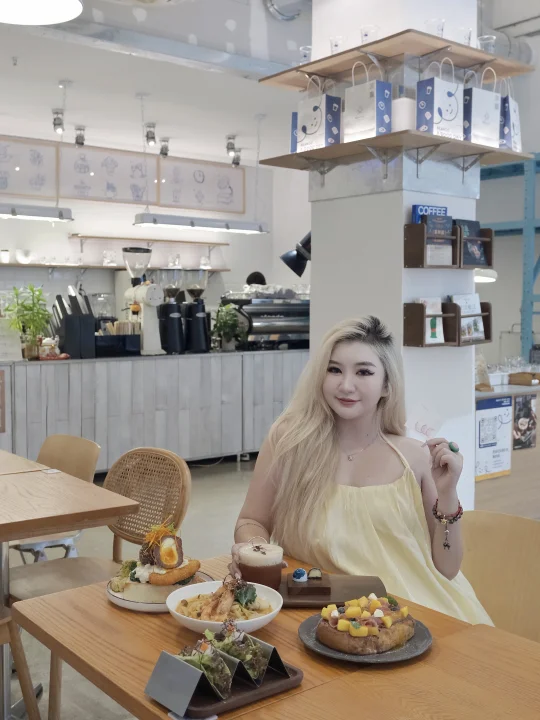 在珠海!! 没去小韩🩵 奶呼呼咖啡店🫧