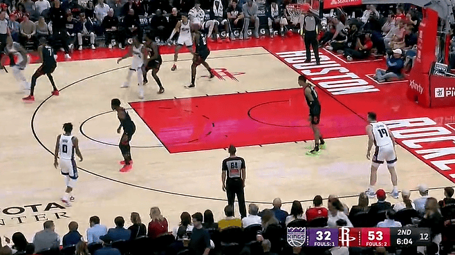 07双杰！杰夫-格林次节中段披挂上阵，今日进入火箭轮换阵容