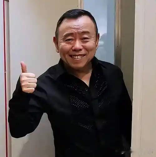 我给明星写封信 亲爱的潘长江老师，展信佳！
小时候过年，家里条件不好，年夜饭就是