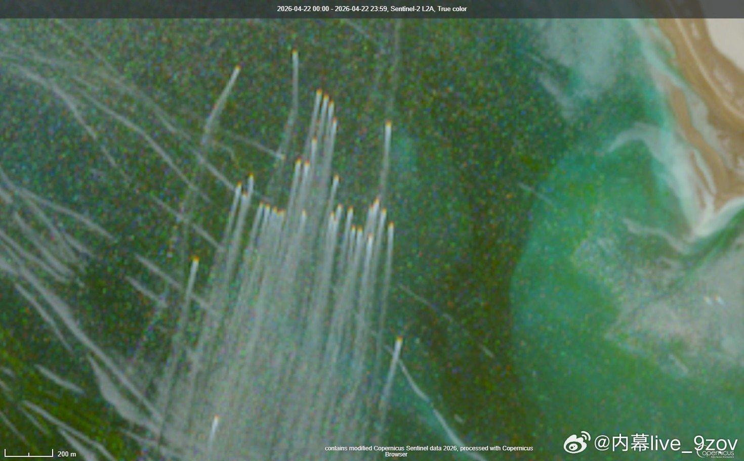 🚨新卫星图像刚刚证实：今天有33艘伊朗革命卫队“快速攻击艇”在霍尔木兹海峡巡逻