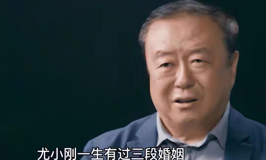 
她挤走原配生两子，今老公74岁儿子8岁，可算有“钱”人终成眷属
原文
74岁