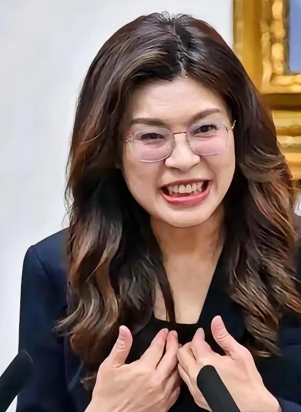郑丽文6月23日说出一番让大陆网友目瞪口呆的话，她竟然声称，"谈统一是不切实际的