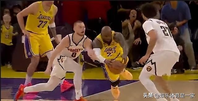 湖人127-125加时险胜掘金，有三点让人意想不到
第一：湖人在第三节一度领先掘