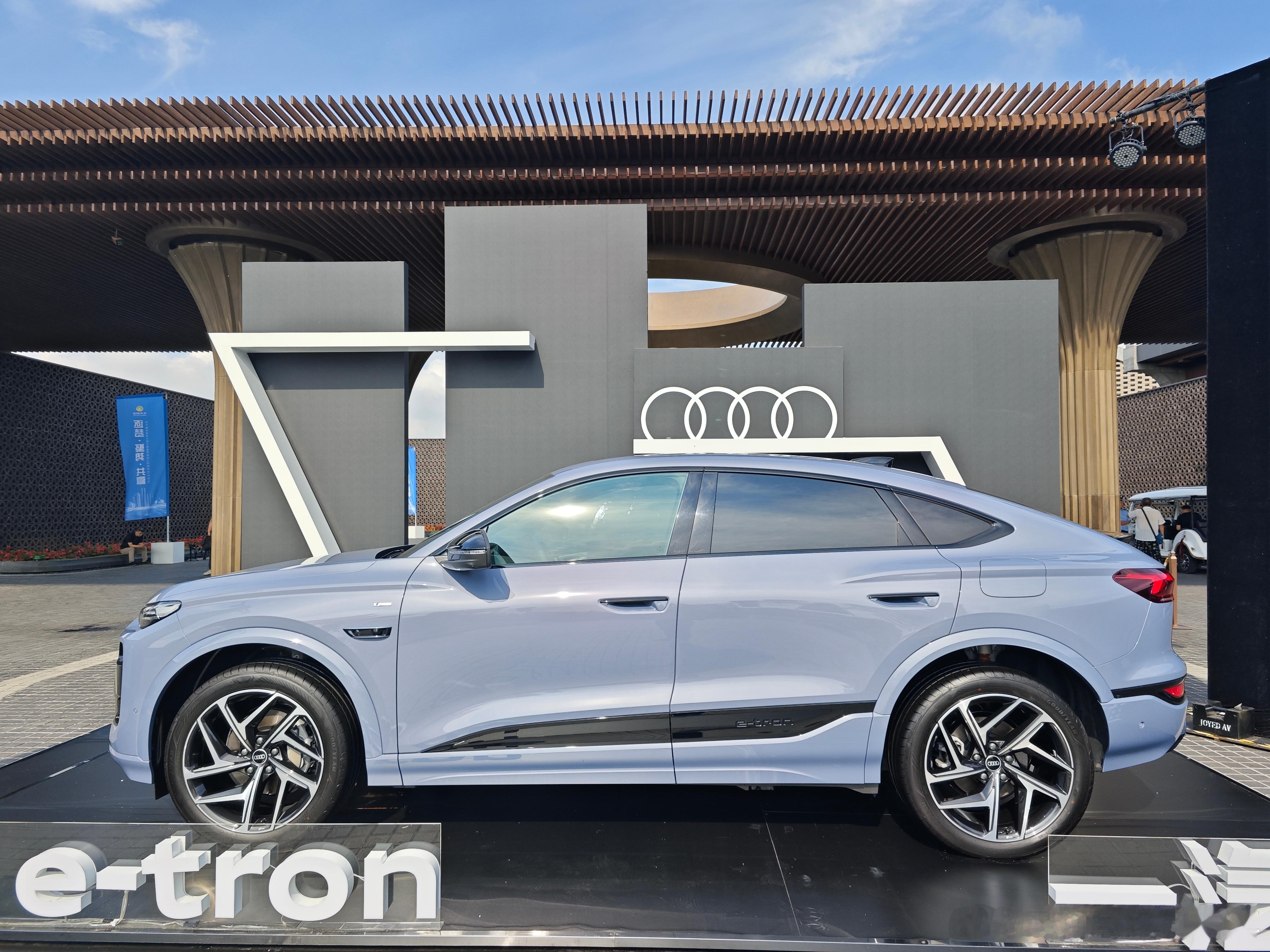 奥迪Q6L e-tron的配置，可以吊打很多热销的电动SUV。具体如下：107度