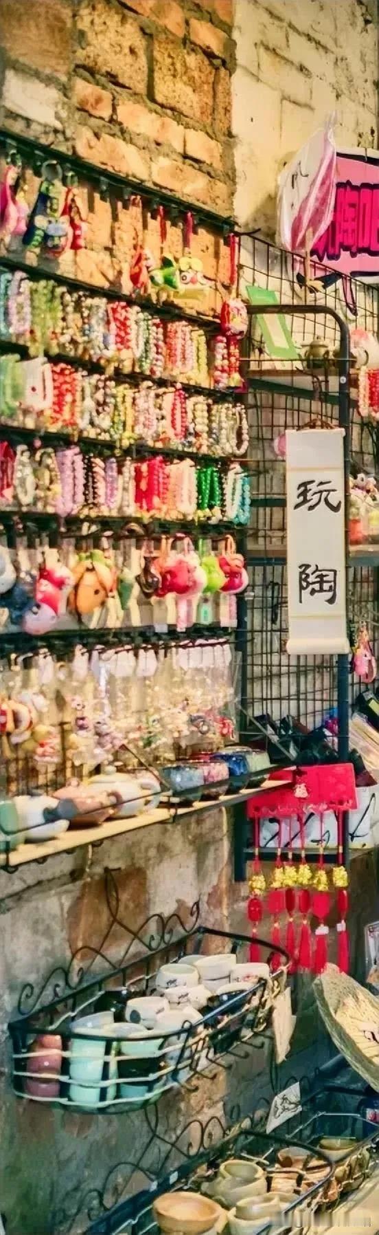 在陶都佛山石湾DIY玩陶，当一回陶艺大师。

小时候喜欢玩泥巴，随意捏成自己喜欢