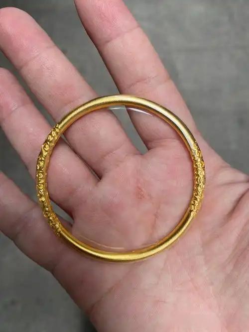 都说资本会收割韭菜，但现在看看黄金这行情，我发现自己连当韭菜的资格都没有！

前