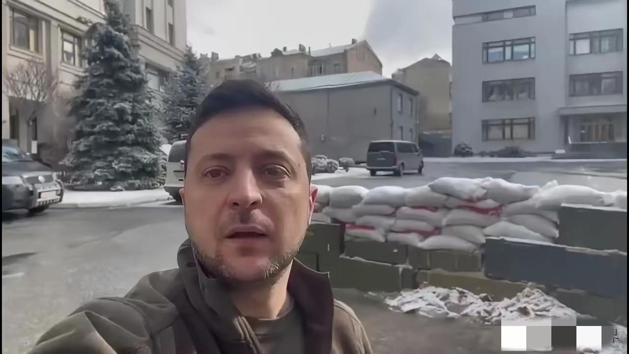 回顾俄乌战争巴赫穆特战役：

巴赫穆特战役是俄乌冲突中重要且惨烈的战役，历时约1