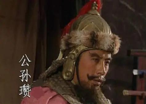 公孙氏割据辽东，到公孙恭这一代，撑了将近四十年。 
 
这片土地的根基，是他的父