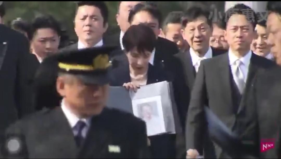 🚨最新消息：1月5日下午，日本首相高市早苗率领内阁成员前往三重县伊势市，参拜了