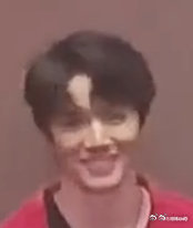 最新物料我觉得最搞笑的就是36撕纸那段3号参赛选手家属的反应 看多少遍都要笑 完