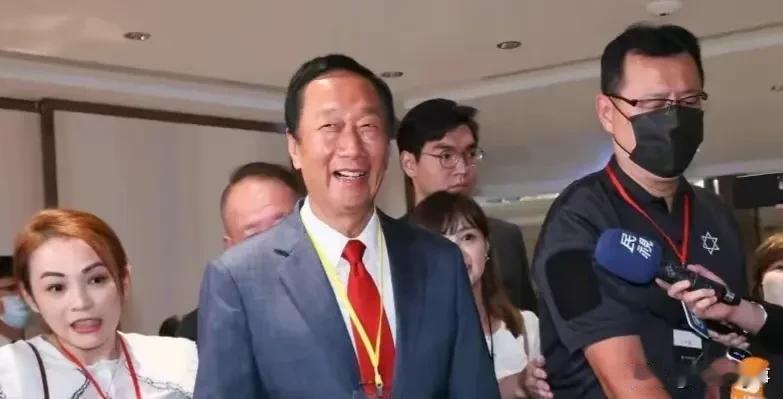 郭台铭有意回归鸿海董事长？
   有消息称多日不见的郭台铭有意回归鸿海，但内部出