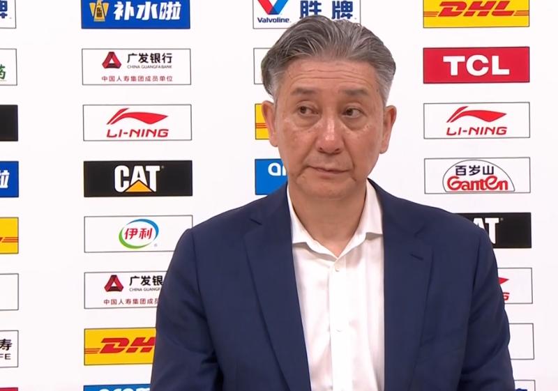 深圳男篮大胜天津豪取四连胜的赛后采访，主教练郑永刚说道：“这场比赛球员的技术发挥