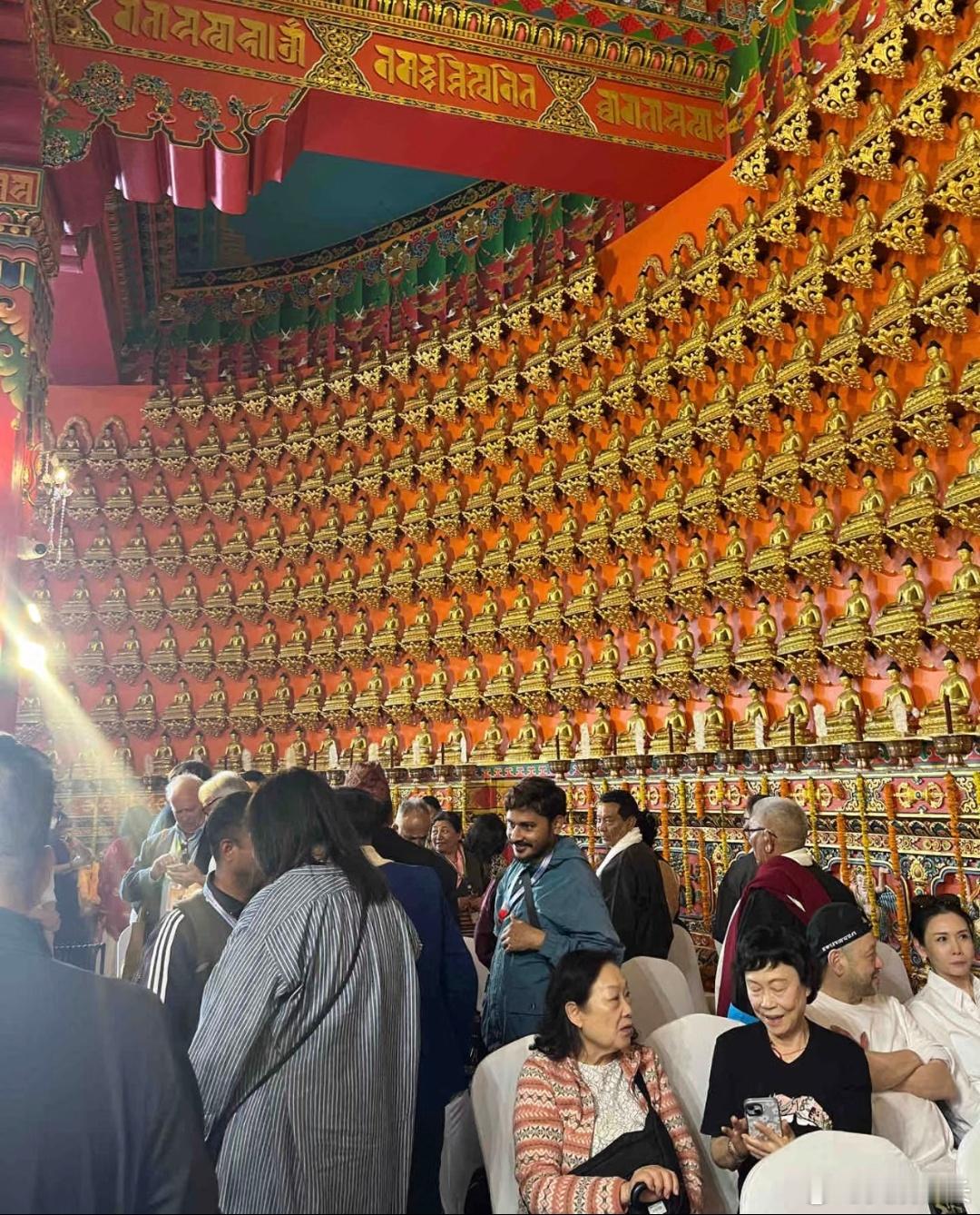 尼泊尔偶遇邱淑贞夫妇  邱淑贞夫妇尼泊尔拜佛 尼泊尔偶遇邱淑贞和她老公 