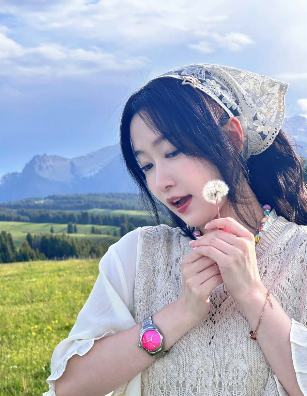 刘美含这组照片好文艺哦，从小美到大耶[打call][打call]！仿佛画中的少女