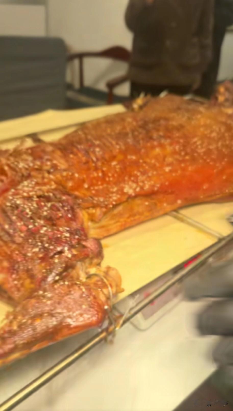 36斤活羊烤完只剩6.9斤
面对重庆王女士遇到的这件事
有一位大哥二话不说就“验