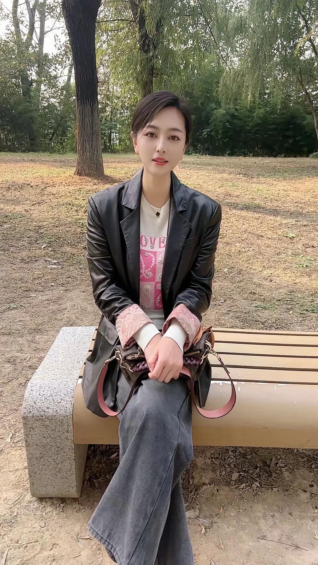 属兔的人性格温和，善良可爱，常常能给人带来愉快和舒适。